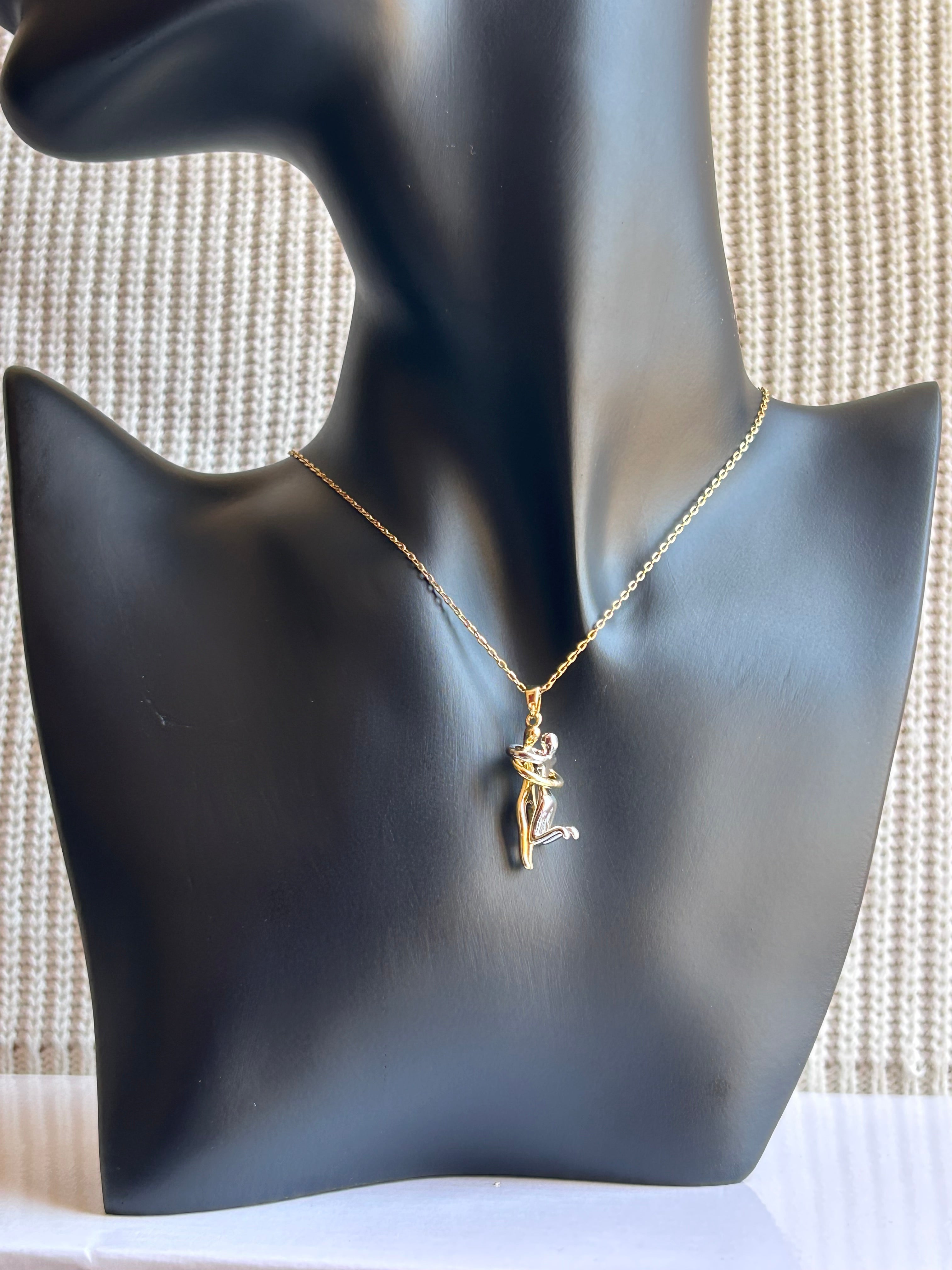 Collier Étreinte Éternelle
