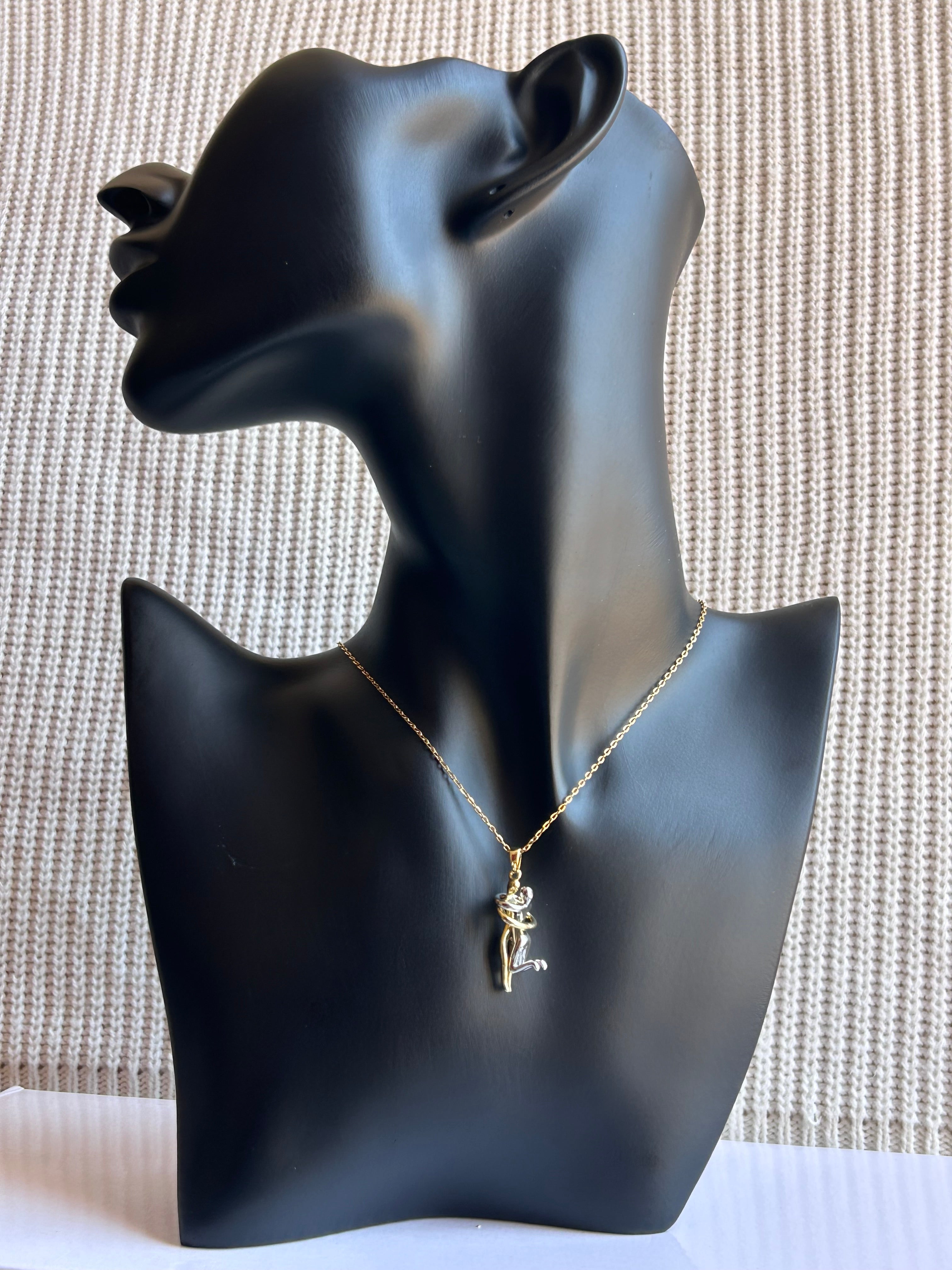 Collier Étreinte Éternelle
